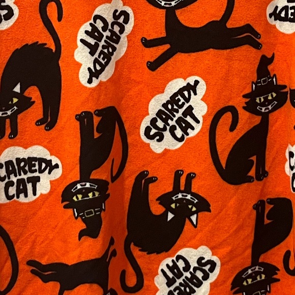Scaredy Cat Halloween Pajamas 2 piece set. Black and Orange XL top/3XL bottoms. - Picture 3 of 13